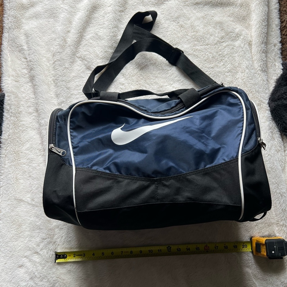Nike Men's Navy and Black Duffel Bag